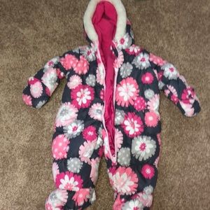 Great condition 6-9 mos snowsuit.